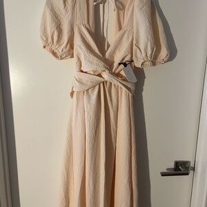 Astr Elegant Cream Puff Sleeve Backless Dress